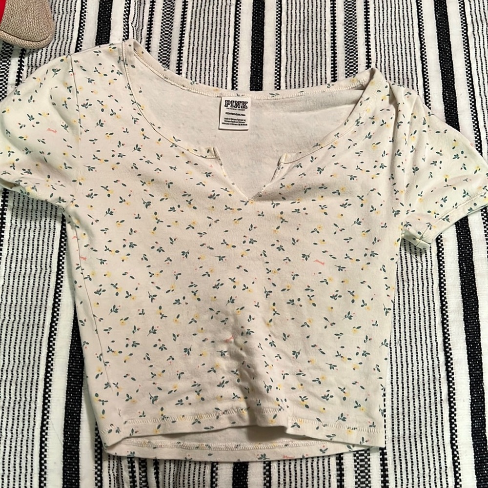 PINK Victoria’s secret Cropped T-Shirt